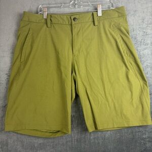 Lululemon Athletica Green Flat Front Men’s olive green Shorts — call out see pic